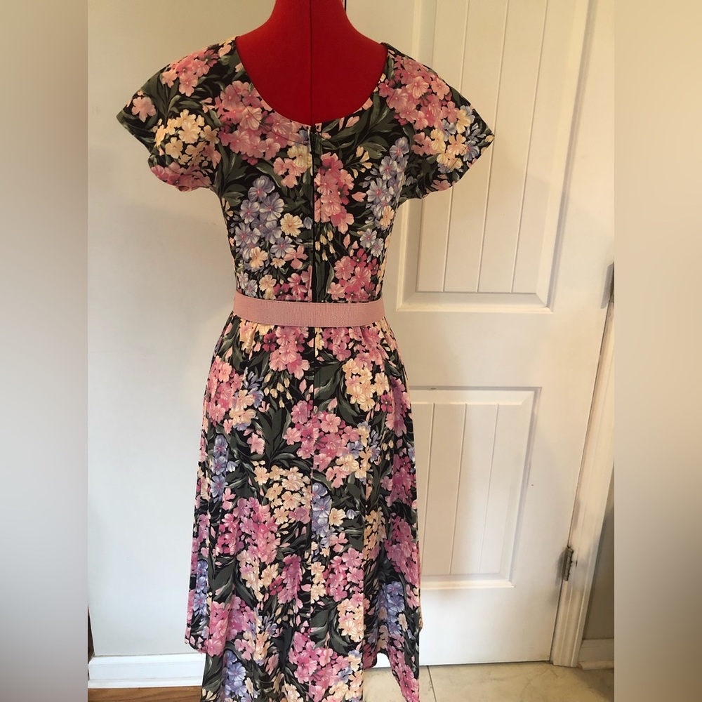 Vintage Floral Midi Length Tea Dress With Pink Belt - Picture 8 of 15